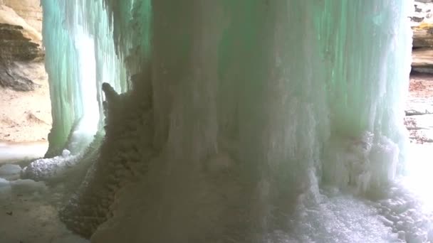View Frozen Waterfall Lasalle Canyon Starved Rock State Park Illinois — Stock Video