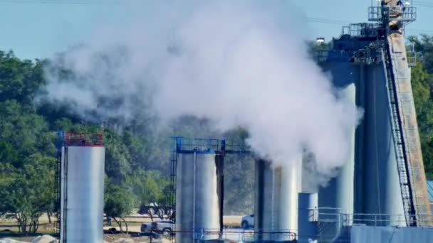 Sluiten Stoom Rook Die Vrijkomt Atmosfeer Van Een Industriële Installatie — Stockvideo