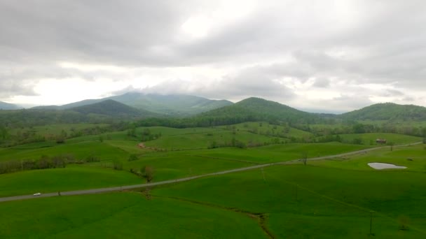 Shenandoah Blue Ridge Dağları Nda Yemyeşil Bir Arazi Hakkında Fırtınalı — Stok video
