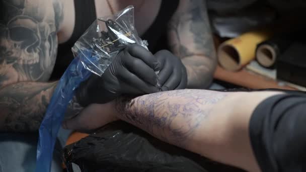 纹身前臂蝎子绘图工作 — 图库视频影像