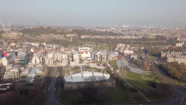 Aeriel Pohled Pravou Levou Pánev Pomalý Zoom Holyrood Přes Edinburgh — Stock video