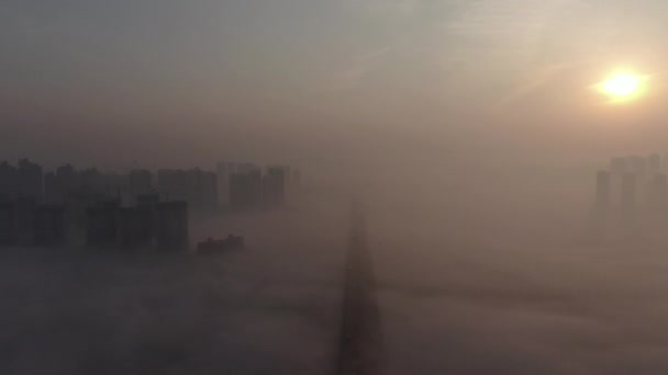 Una Nueva Ciudad Neblina Donde Sale Sol — Vídeos de Stock