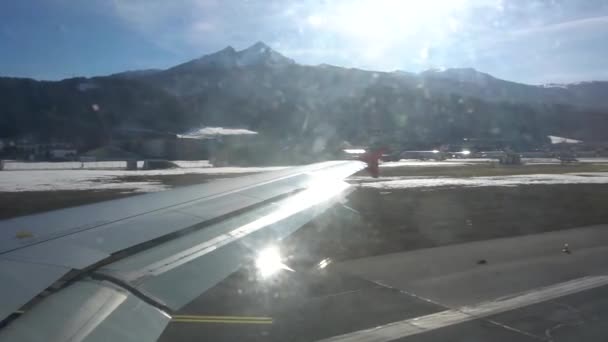 Letadlo Před Startem Letišti Innsbrucku Otočilo — Stock video