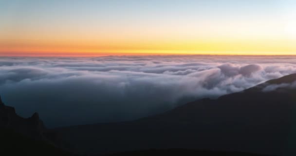 Tijdspanne Van Wolken Die Haleakala Krater Bewegen — Stockvideo