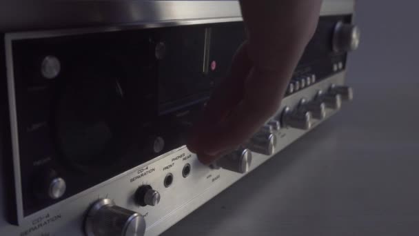 Encendido Apagado Viejo Amplificador Retro Con Bordes Madera Perillas Aluminio — Vídeos de Stock