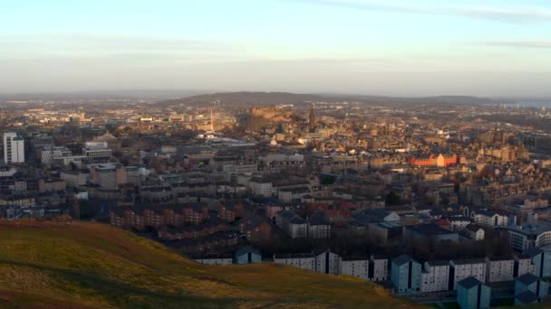 Track Left Salisbury Crags Holyrood Park Edinburgh City Dawn Breaks — Stock video