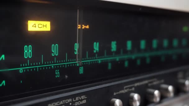 Ajuste Amplificador Antigo Retro Com Números Verdes — Vídeo de Stock