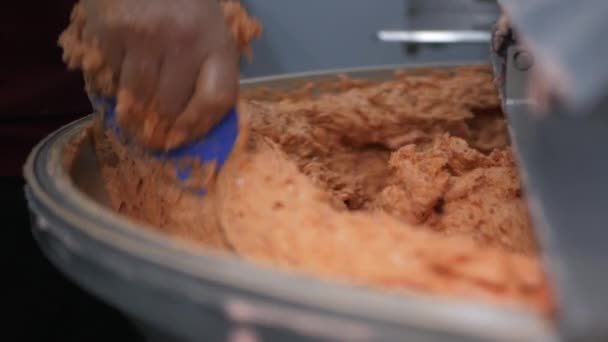 Proses Daging Saus Produksi Pabrik Handmade Bungkus Rebus Mincemeat Spice — Stok Video