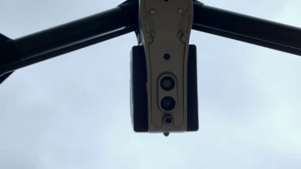 Dji Inspire Professionell Quadcopter Drönare Lyfter Stiger Sedan Flyger Ramen — Stockvideo