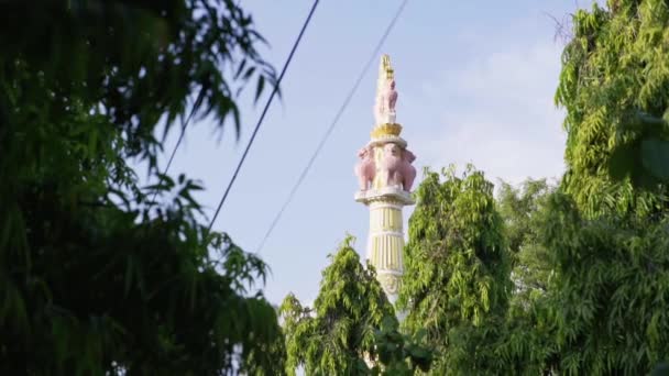 Pequena Torre Tradicional Mosteiro Entre Árvores — Vídeo de Stock