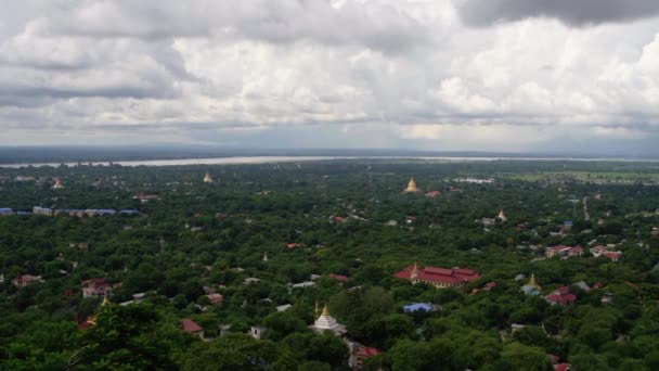 Ευρεία Θέα Πάνω Από Ένα Όμορφο Καταπράσινο Τοπίο Στο Myanmar — Αρχείο Βίντεο