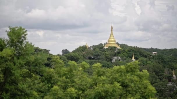 Vista Ampla Sobre Uma Bela Paisagem Verde Mianmar Com Pagode — Vídeo de Stock