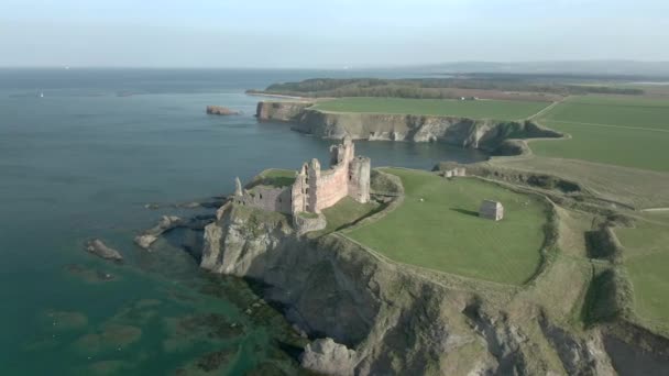 Повітряний Вид Замок Танталлон Зруйнований Сонячний День Східний Лотіан Шотландія — стокове відео