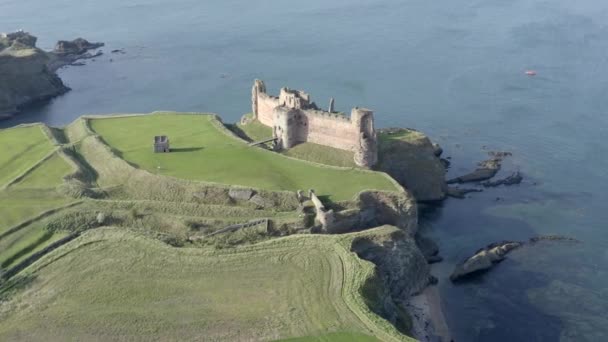 Vedere Aeriană Frontului Lateralei Ruinei Castelului Tantallon Într Însorită East — Videoclip de stoc