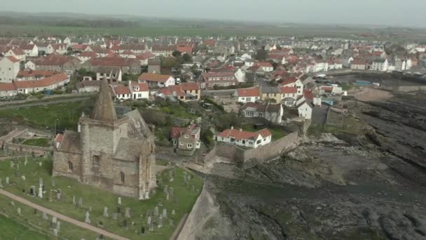 Vzdušný Výhled Město Monans Kostel Fife Skotsko Sledování Zleva Doprava — Stock video