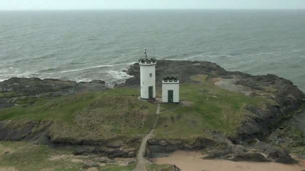 Sisli Bir Günde Elie Ness Deniz Fenerinin Etrafındaki Sahil Şeridinin — Stok video