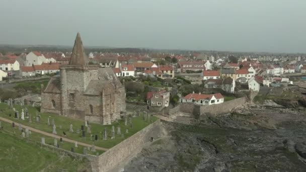 Widok Lotu Ptaka Miasto Kościół Monana Fife Szkocja Wznosząca Się — Wideo stockowe