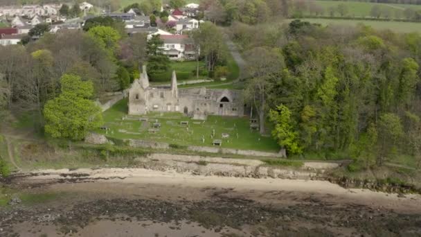 Widok Lotu Ptaka Ruinę Bridgets Kirk Nad Brzegiem Firth Forth — Wideo stockowe