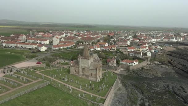 Αεροφωτογραφία Της Πόλης Και Της Εκκλησίας Του Monans Fife Σκωτία — Αρχείο Βίντεο