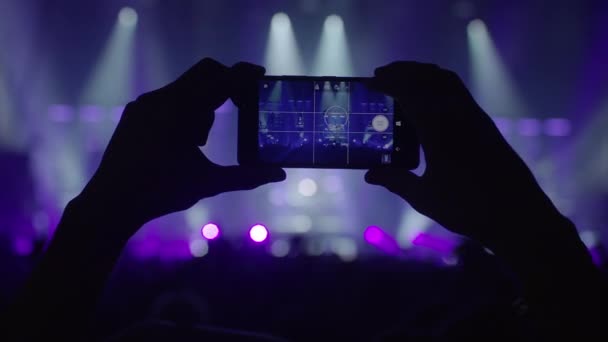 Robienie Zdjęć Smartfonem Koncercie Żywo — Wideo stockowe