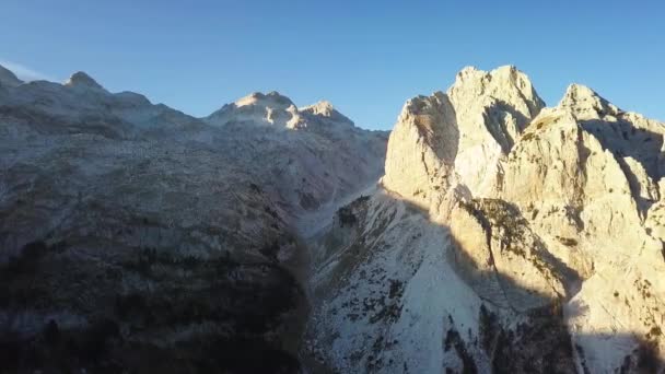 Cima Montagna Nelle Alpi Albanesi Escursioni Tra Valbone Theth Albania — Video Stock