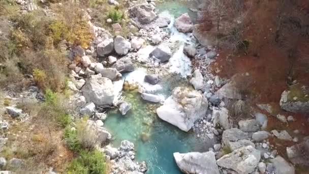 Rivière Qui Coule Dans Vallée Theth Pendant Saison Automne Albanie — Video