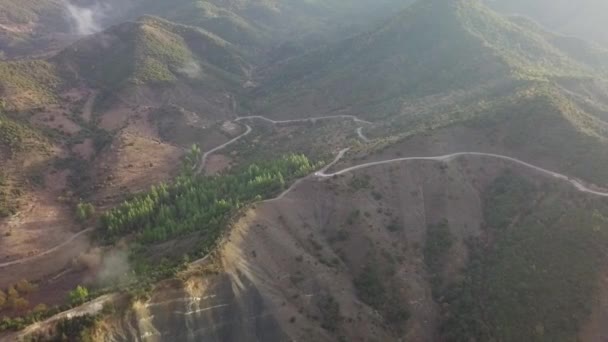 Drogi Górskie Przebiegające Przez Południowe Góry Albanii Jesienią Podczas Wycieczki — Wideo stockowe