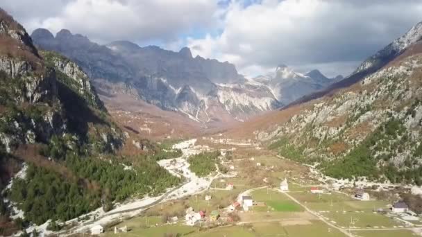 Beleza Dos Alpes Albânia Voando Pelo Vale Com Cordilheira Dos — Vídeo de Stock