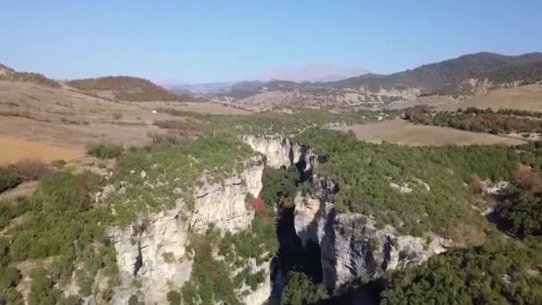 Rising Looking Osumi Canyon Bright Blue Skies Travelling Albania Road — Vídeo de Stock