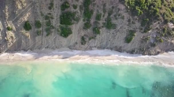 Vedere Birdseye Valurilor Care Prabusesc Intr Stanca Nisip Imensa Ape — Videoclip de stoc