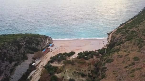 Plage Gjipe Coucher Soleil Long Riviera Albanaise Avec Des Cabanes — Video