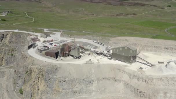 Una Vista Aérea Edificio Cantera Asfalto Con Cantera Cortada Primer — Vídeos de Stock