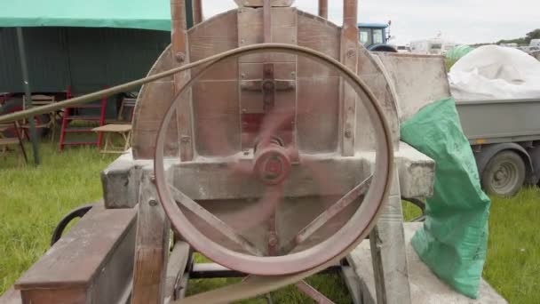 Close Fast Rotating Belt Driven Wheel Steam Driven Vintage Flour — Stock Video