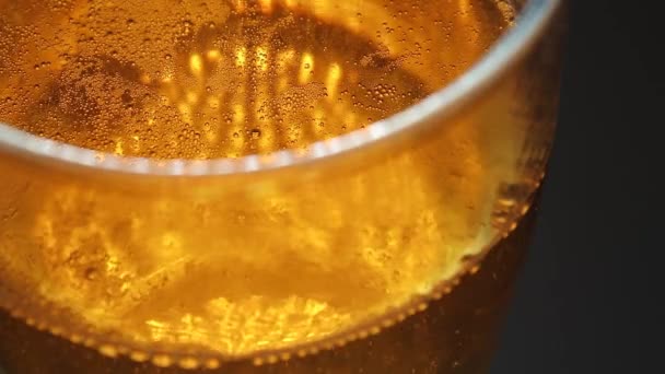 Macro Close Glass Beer Ale Beverage Active Fizzy Bubbles Gas — Stock Video