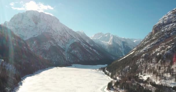 Lago Del Predil Tarvisio Italia Lago Alpino Congelado Paisaje Montaña — Vídeos de Stock