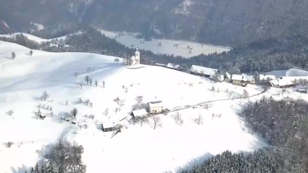 Malebný Kostel Tomáše Vrcholu Kopce Středním Slovinsku Zimě — Stock video