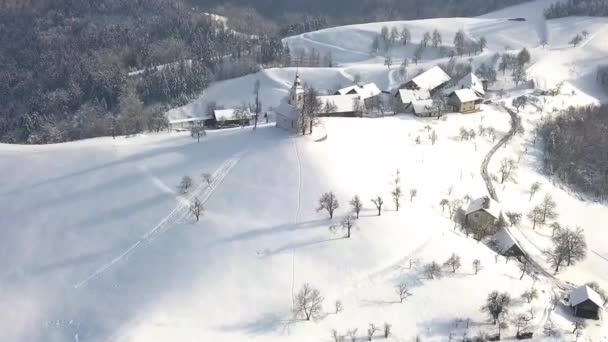 Malebný Kostel Tomáše Vrcholu Kopce Středním Slovinsku Zimě — Stock video