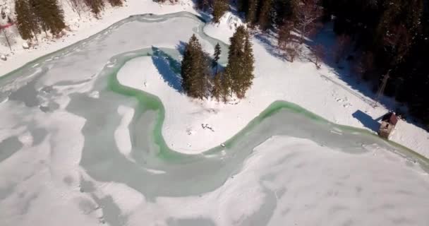 Лаго Дель Предил Таро Италия Замерзшее Озеро Заснеженном Зимнем Сказочном — стоковое видео