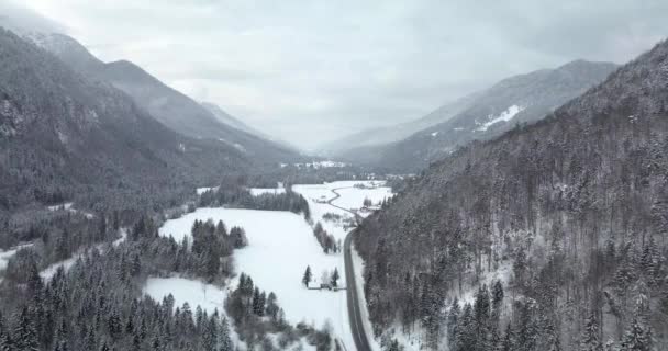Volando Sobre Río Sava Eslovenia Autopista Principal Hacia Kranjska Gora — Vídeos de Stock
