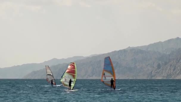 Красивая Чистая Вода Египте Дахаб Экспозиция Голубой Воды Горами Заднем — стоковое видео