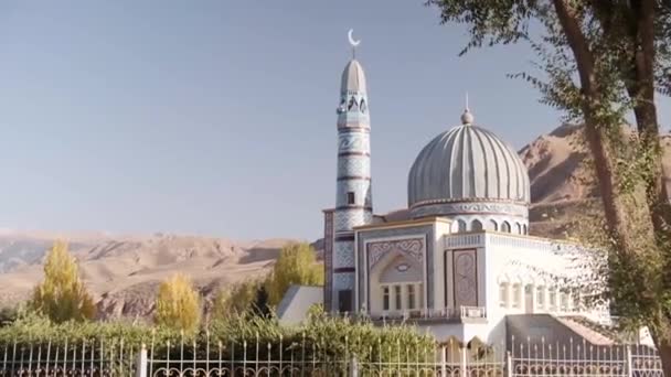 키르기스스탄에서 나린을 탐사하는 아름다운 중앙아시아 — 비디오