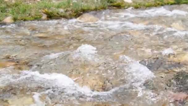 Zelten Auf 3500M Song Kul See Mit Schönem Flusslauf — Stockvideo