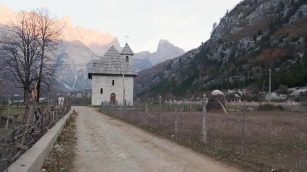 Das Schöne Theth Valley Und Die Thethi Kirche Den Albanischen — Stockvideo