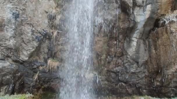 Cachoeira Kegety Inverno Perto Gama Ala Too Perto Rio Kegety — Vídeo de Stock