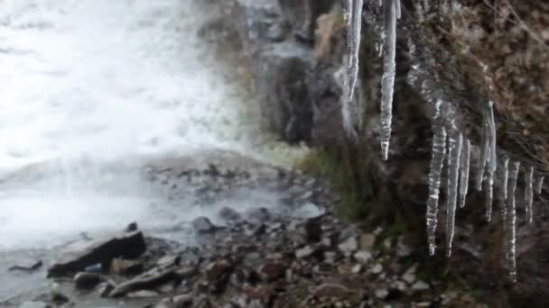 Водоспад Кегеті Взимку Поблизу Хребта Ала Срі Поблизу Річки Кегеті — стокове відео
