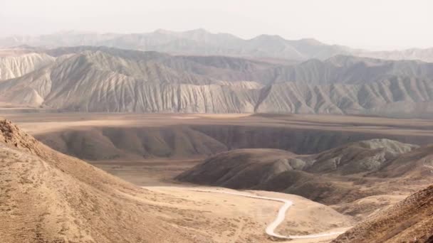 Increíble Camino Montaña Que Pasa Través Valle Que Sale Del — Vídeo de stock