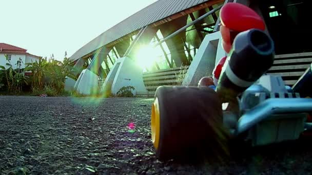 Detailní Záběr Rádio Řízené Super Mario Téma Závodní Kart Vzlétnout — Stock video