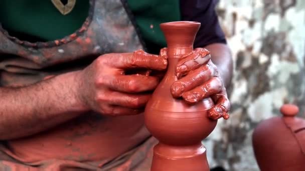 Średniowieczny Potter Pomocą Koła Garncarzy Ręce Rzemiosła Ceramiki Formy Ceramiczne — Wideo stockowe