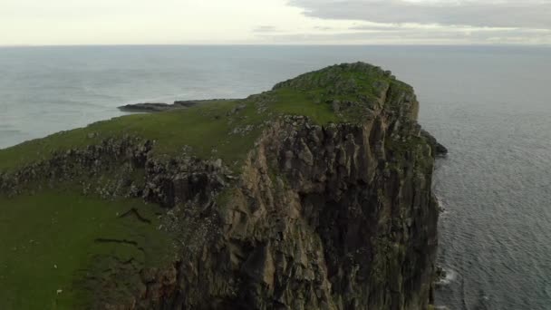 Una Vista Aérea Nocturna Del Faro Neist Point Isla Skye — Vídeos de Stock