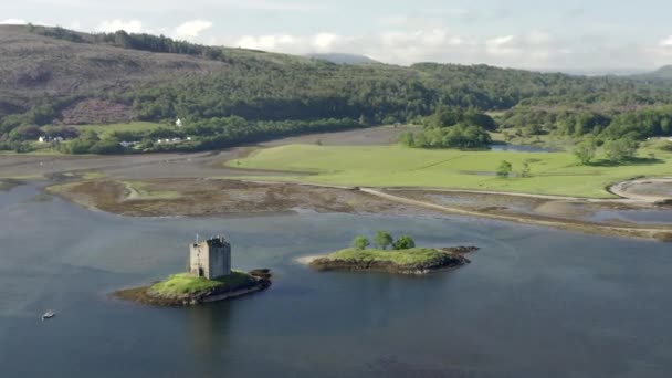 Μια Εναέρια Ψηλή Θέα Του Castle Stalker Στο Loch Laich — Αρχείο Βίντεο